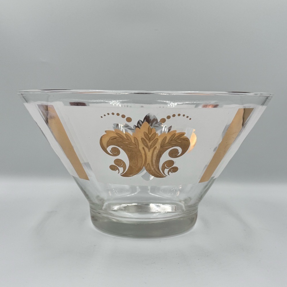 Anchor Hocking Fleur de Lis Chip Bowl MCM Vintage 1960's